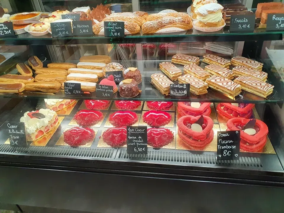 BOULANGERIE-PÂTISSERIE À LA BÂTIE-ROLLAND  -